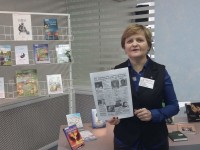 А.В.Лазарева показывает публикации «огоньковцев» в Абхазии