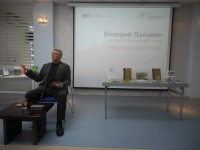 Звучат стихи Валерия Латынина