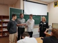 Ребята читают придуманные сказки товарищам