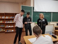 Ребята читают придуманные сказки товарищам