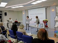 Наира Симонян перевела стихи Л.Коробкиной на армянский