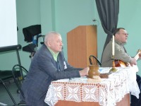 Поёт Алексей Томшин