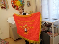 Александра Лазарева сохранила даже знамя пионерской дружины