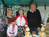 Хозяйка «Горницы» с внуком и друзьями
