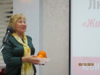 Нина Календарева с «солнечными» фруктами