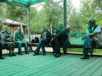 Свои песни о любви поет Александр Любякин